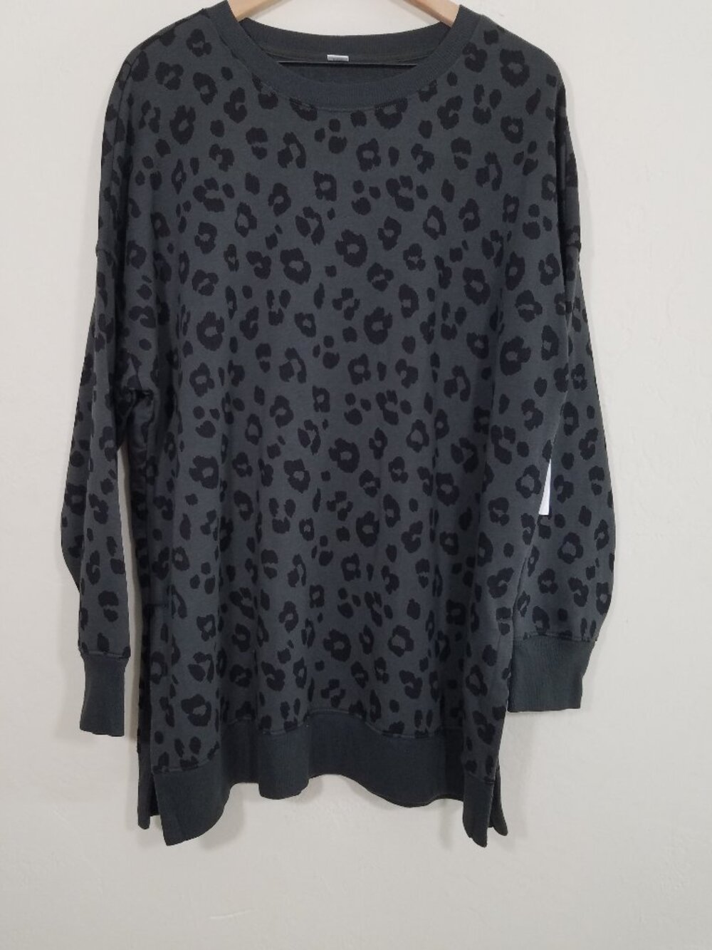 NWT Old Navy Animal Print Sweatshirt Gray and Black Size XL